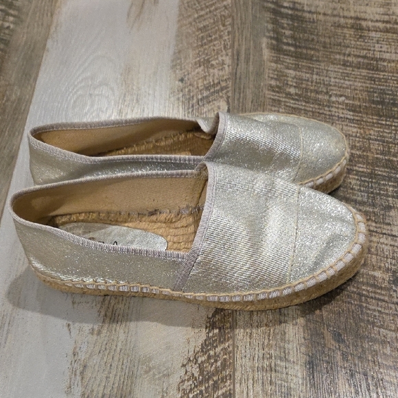 Silver Espadrilles with Jute Sole and Slip-On Design - Picture 1 of 9